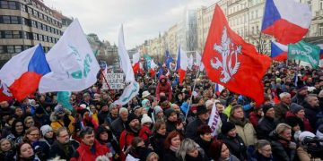 ჩეხეთში ათასობით ადამიანმა კორონავირუსთან დაკავშირებული შეზღუდვები გააპროტესტა