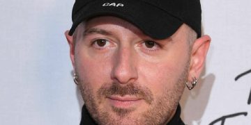 “არასდროს ვიქნები ისეთი მშიერი, რომ სმოკინგი ჩავიცვა” – დემნა გვასალია პარიზის პრესტიჟულ რესტორანში არ შეუშვეს