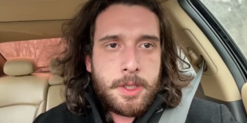 „ადამიანურად მინდა გთხოვოთ“ – დომენიკ მანგო დედის  საფლავისთვის გზის პირას ადგილს ეძებს (ვიდეო)