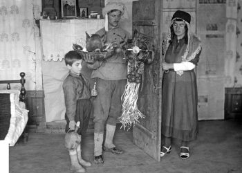 “მშვიდობა, ღვთის წყალობა, ჯანჯუხა, ხაჭაპური, ტკბილეული…” – კალანდა – გურია, XX საუკუნის 40-იანი წლების ფოტო და მისი ისტორია