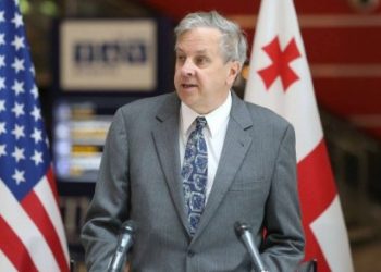 საქართველოს მთავრობით იმედგაცრუებული ვარ, ურჩევნია თავი ჩახაროს, ვიდრე პარტნიორ უკრაინას გვერდით დაუდგეს – იან კელი