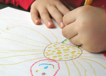 დაუნის სინდრომის მქონე ბავშვი სტუდიამ ხატვისა და ძერწვის გაკვეთილებზე არ დაუშვა – ომბუდსმენი ინფორმაციას ავრცელებს