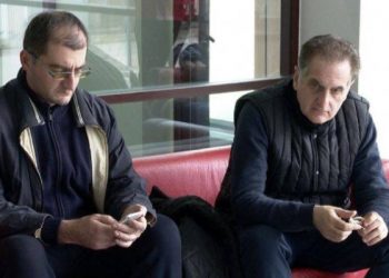 „გარკვეულ ხმებს გამოსცემს, უკვე მარცვლების გამოთქმასაც მივაღწიეთ. მეორე მიზანი – სრულფასოვნად ფეხზე დადგომა და გავლაა“ – კონსტანტინე გამსახურდია ძმის მდგომარეობაზე