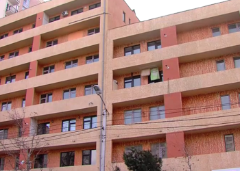 უკანონო მშენებლობა ისანში – “ოცნების” მაღალჩინოსნის კომპანიამ 8-სართულიანი კორპუსი ნებართვის გარეშე ააშენა