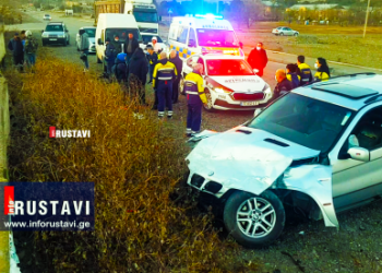 (ვიდეო) – მანქანამ, რომელიც პატრონმა სამრეცხაოში დატოვა, ბეტონის კედელი გაანგრია – რა მოხდა რუსთავში