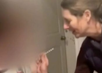 ამერიკელი მასწავლებელი 17 წლის მოსწავლის ვაქცინაციისთვის დააკავეს