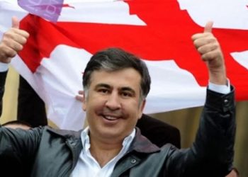 “ამ დროშის დაცვას შეეწირა ბევრი ადამიანი და მათ შორის მიხეილ სააკაშვილი” – აქცია ციხესთან