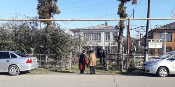 ოზურგეთში ოჯახი კორონავირუსით გარდაცვლილის დაკრძალვას ვერ ახერხებს
