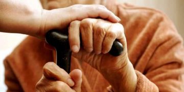 სოციალურად დაუცველი პენსიონერები 500 ლარიან ვაუჩერს მიიღებენ