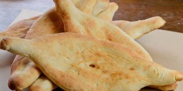 „ასმაგად დაგიბრუნდეთ ეს სიკეთე“ – სოლოლაკის ერთ-ერთი თონე დღეს პურს უფასოდ გასცემს