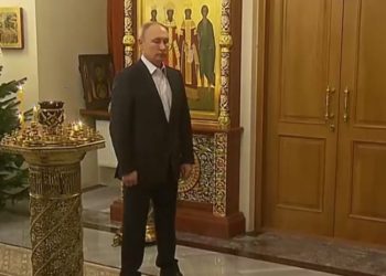 პუტინმა ტრადიცია დაარღვია და შობას კერძო ტაძარში, მარტო შეხვდა