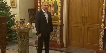 პუტინმა ტრადიცია დაარღვია და შობას კერძო ტაძარში, მარტო შეხვდა