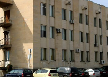 „ეს არის პოლიტიკური ნიშნით დევნა“ – ქარელის მერმა მოსწავლე ახალგაზრდობის სახლი გააუქმა