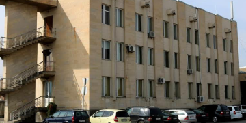 „ეს არის პოლიტიკური ნიშნით დევნა“ – ქარელის მერმა მოსწავლე ახალგაზრდობის სახლი გააუქმა