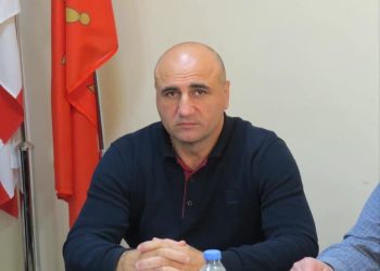 “მუნიციპალიტეტის თანხაა, სადაც ჩავთვლით საჭიროდ, იქ წავა” – ქარელის მერი გაუქმებული მოსწავლე-ახალგაზრდობის სახლის ფულით ტატამს ყიდულობს