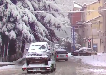 გაუწმენდავი გზები და შეფერხებული მოძრაობა – დიდთოვლომაბ პრობლემები ქუთაისშიც შექმნა