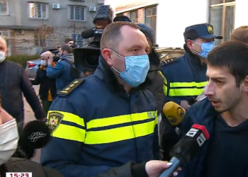 სემეკთან გამართულ აქციაზე სამართალდამცველებმა 2 აქტივისტი დააკავეს