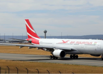 ქალმა ახალ წელს თვითმფრინავში იმშობიარა და ჩვილი სანაგვეში ჩააგდო