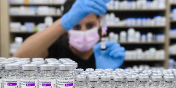 Pfizer ომიკრონის საწინააღმდეგო ვაქცინის გამოცდას იწყებს