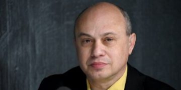 ვატო სურგულაძე:“არ შეიძლება პრემიერს ვინმემ აუხსნას, რომ სრულ აბსურდს ლაპარაკობს?! თურქეთში მედიკამენტები იაფია მხოლოდ ამ ქვეყნის მოსახლეობისთვის!”