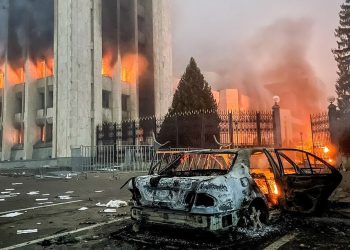 “18+ – მე და ჩემი ოჯახი რუსმა გადაგვარჩინა!  აქ ბიჭებს თავები დააჭრეს… გაზულუქებული აშუშუ და ევროპელი იმას ვერ გააკეთებს რასაც რუსი გააკეთებს და გაბედავს!!!” – გიორგი სხირტლაძე