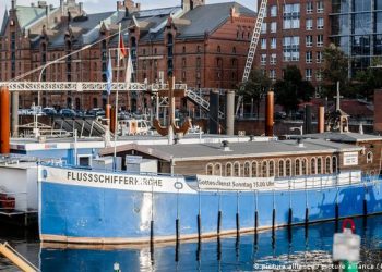 “ფლუზი” – ერთადერთი მცურავი ეკლესია გერმანიაში (ფოტო)