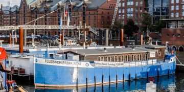 “ფლუზი” – ერთადერთი მცურავი ეკლესია გერმანიაში (ფოტო)