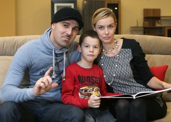 რას წერს ლექს-სენის უკრაინელი მეუღლე: „დედაჩემი საფრთხეშია!.. მის სამსახურში აფეთქება მოხდა…“