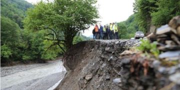 ვანში საავტომობილო გზა ჩაინგრა