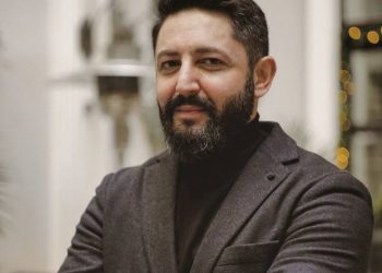 რასაც გეუბნება მყიდველი მიეცი შე ჩემა (სააფთიაქო ქსელებს მივმართავ) რას უტრიალებ და რას ატენი სხვა რამეს?!-სუხიტაშვილი