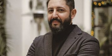 რასაც გეუბნება მყიდველი მიეცი შე ჩემა (სააფთიაქო ქსელებს მივმართავ) რას უტრიალებ და რას ატენი სხვა რამეს?!-სუხიტაშვილი