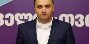 “დაცვის პოლიციის ძალით კი არა, კბილებამდე შეიარაღებული არმიით გარშემორტყმულმა და რუსული ჯარით ზურგგამაგრებულმა აბაშიძემ ვერ შეინარჩუნა ხელისუფლება!“-  აკაკი გვიანიძე