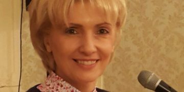 “14 თებერვლისა და რომის კატაკომბებში შეყვარებულთა ხელშემწყობი კეთილი ვალენტინის შესახებ, ჩემმა თაობამ, სკოლის ასაკში არაფერი იცოდა. გოგოები და ბიჭები ორ დღესასწაულს ვულოცავდით ერთმანეთს”-თეა გვასალია