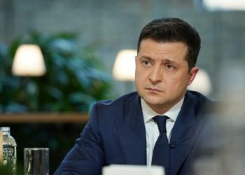 ზელენსკიმ მაღალჩინოსნებს და დეპუტატებს, რომლებმაც ქვეყანა დატოვეს, დაბრუნებისკენ მოუწოდა