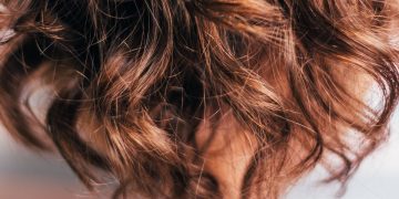 ქალს 6 წელია თავი შამპუნით არ დაუბანია – ამერიკელი ბლოგერის თქმით, მისი თმა უფრო ბზინვარე გახდა