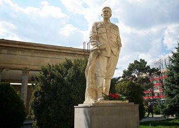 გორის მუნიციპალიტეტის სოფელ ვარიანში სტალინის ძეგლი დადგეს