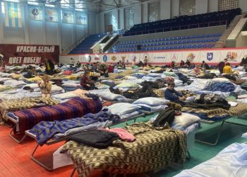 ოკუპირებული დონბასიდან როსტოვში ევაკუირებული მოსახლეობა სპორტული სკოლის დარბაზში განათავსეს