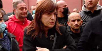 “ჯანმრთელი ძმა მიწაში რატომ ჩამიდეს, რატომ არ იძიებენ” – ნუგზარ ფუტკარაძის და პოლიციასთან დაპირისპირებისას შეუძლოდ გახდა