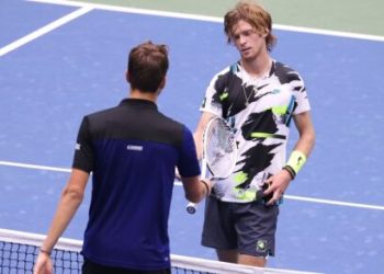 “არა ომს!” – რუსი ჩოგბურთელი – (ვიდეო)