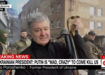 პოროშენკო იარაღით ხელში კიევის ქუჩებში –  ვიდეო