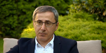 უკრაინული მედიის ცნობით, კიევში უცნობი პირები ზურაბ ადეიშვილს თავს დაესხნენ