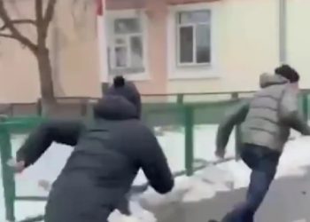 „მოდი, შენი დედა…“ – ზურაბ ადეიშვილზე თავდასხმის კადრები ვრცელდება