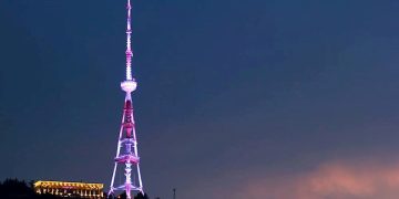 თბილისის ანძა უკრაინის, საკრებულოს შენობა კი ლიეტუვის დროშის ფერებში განათდება