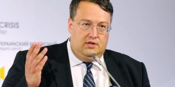 უმძიმესი დღე იქნება დღეს… მტრის გეგმაა, კიევში შეიჭრას სატანკო კოლონებით – ანტონ გერაშჩენკო