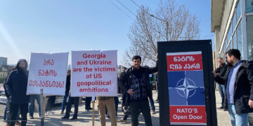 “არა ნატოს ექსპანსიას” – აშშ-ს საელჩოსთან რადიკალები აქციას მართავენ