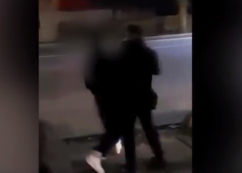 ქუთაისში პოლიციამ არასრულწლოვანი ძალის გამოყენებით დააკავა..ოჯახის წევრები ამბობენ, რომ 17 წლის მოზარდი შშმ პირია