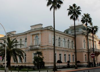 მერს ყოველ დღე წერილს მივწერთ – ბათუმის მერიაში ოპოზიციას ისევ პოლიციის კორდონი დახვდა