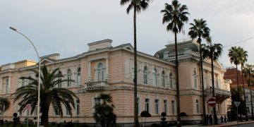 მერს ყოველ დღე წერილს მივწერთ – ბათუმის მერიაში ოპოზიციას ისევ პოლიციის კორდონი დახვდა