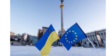 ევროკავშირი თანამშრომლებს უკრაინის დატოვებისკენ მოუწოდებს