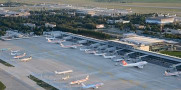 ბორისპოლის საერთაშორისო აეროპორტმა მუშაობა შეაჩერა